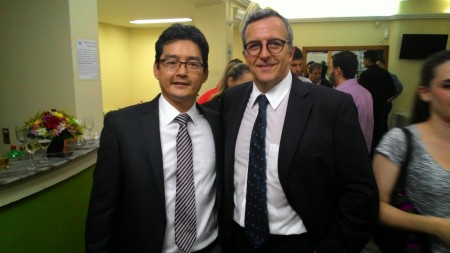 Dr. Luis Henrique Ishida e Dr. Rodrigo Gimenez , coordenador do Departamento de Cirurgia Plástica durante a aula inaugural do programa de atualização científica da Sociedade de Medicina e Cirurgia de Campinas